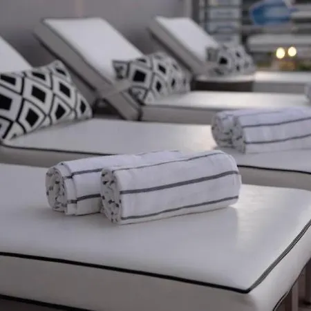 アパート Hanza Tower Skyline Bath 24 Pool & Jacussi & Sauna シュチェチン