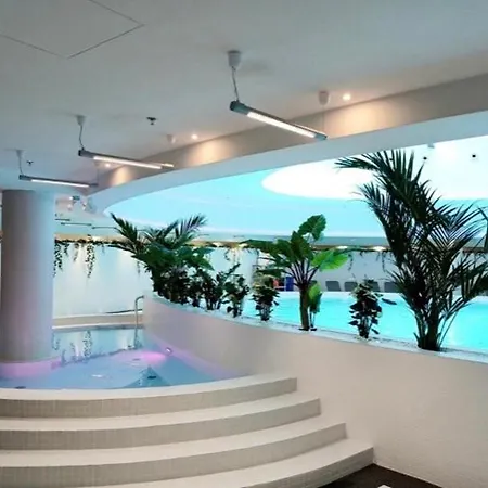 Hanza Tower Skyline Bath 24 Pool & Jacussi & Sauna アパート